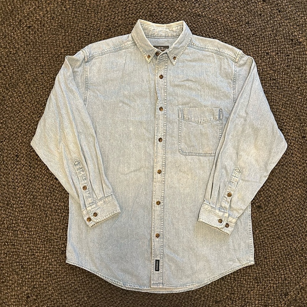 Woolrich denim chambray shirt. Men’s medium. Excellent condition.
